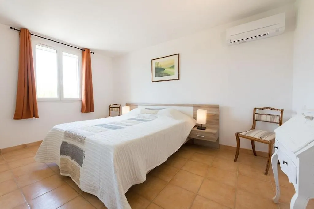 Holiday home Le Mas Du Miel D'Or, 12 Pers, Au Coeur Du Luberon, Air-Conditionne, Piscine, Propriete De 5000 M2 Villars  France